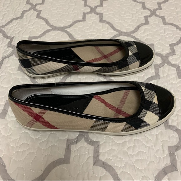Burberry Patent/Canvas Flats - Picture 5 of 7